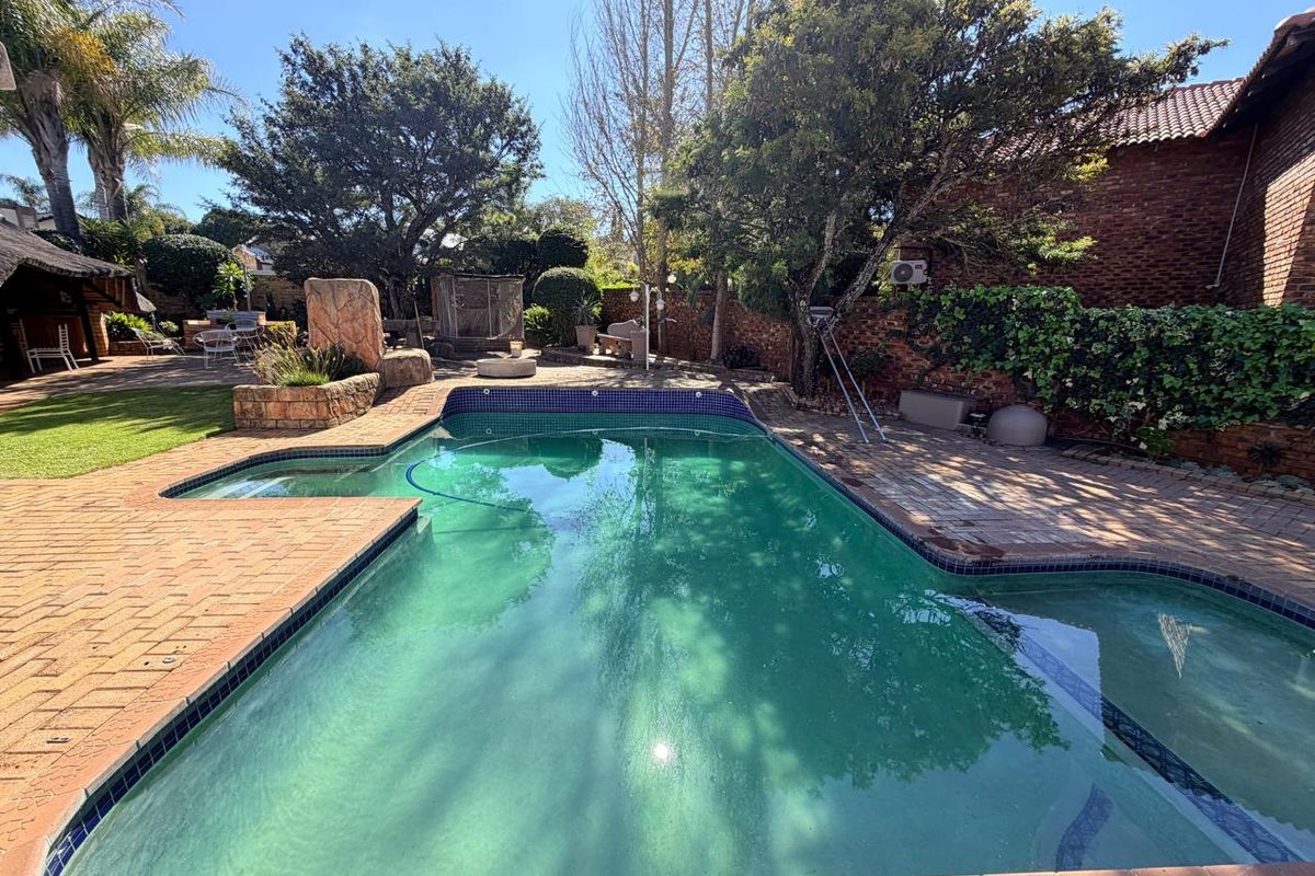 Prime Wilkoppies Family Home with Pool and Garden - Photo 3