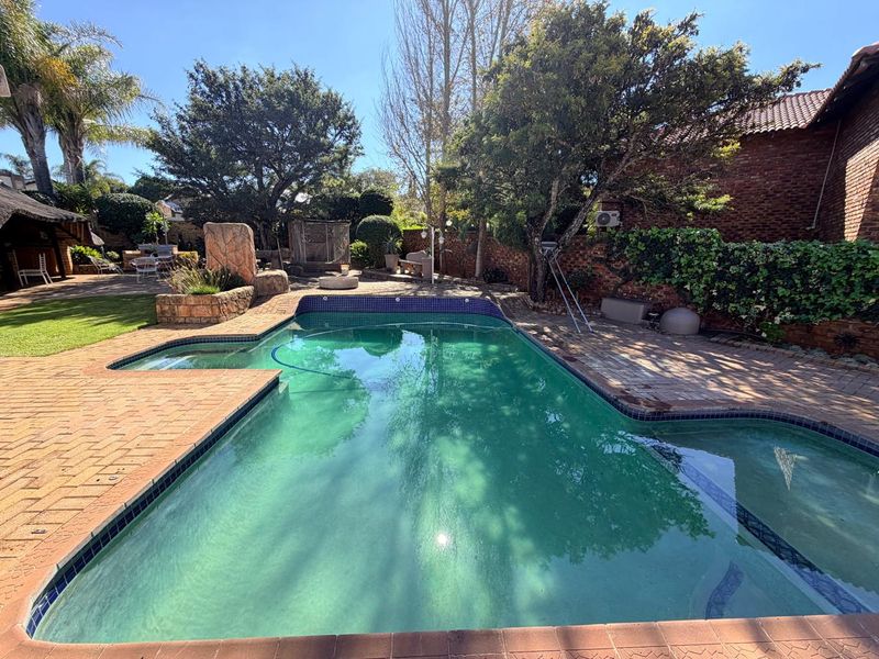 Prime Wilkoppies Family Home with Pool and Garden - Photo 3