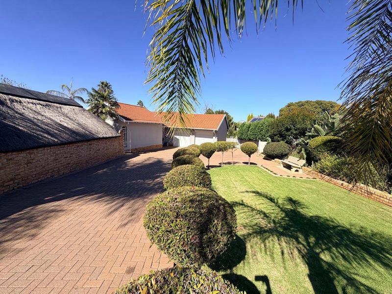 Prime Wilkoppies Family Home with Pool and Garden - Photo 2