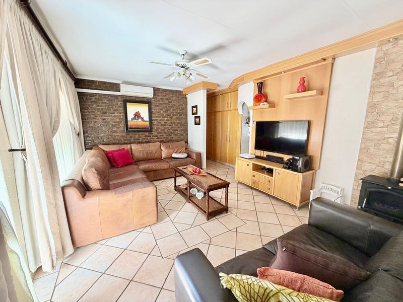Prime Wilkoppies Family Home with Pool and Garden - Photo 10