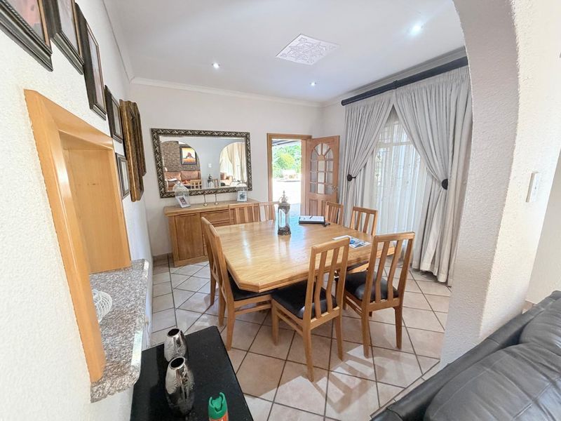 Prime Wilkoppies Family Home with Pool and Garden - Photo 7