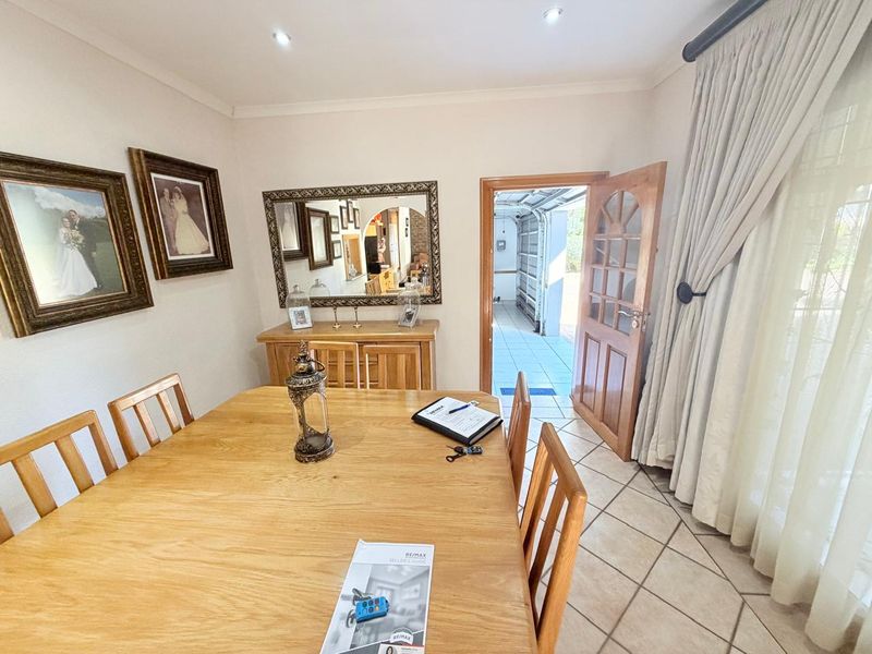 Prime Wilkoppies Family Home with Pool and Garden - Photo 6