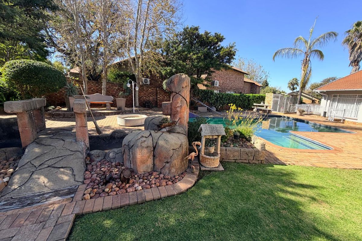 Prime Wilkoppies Family Home with Pool and Garden - Photo 4