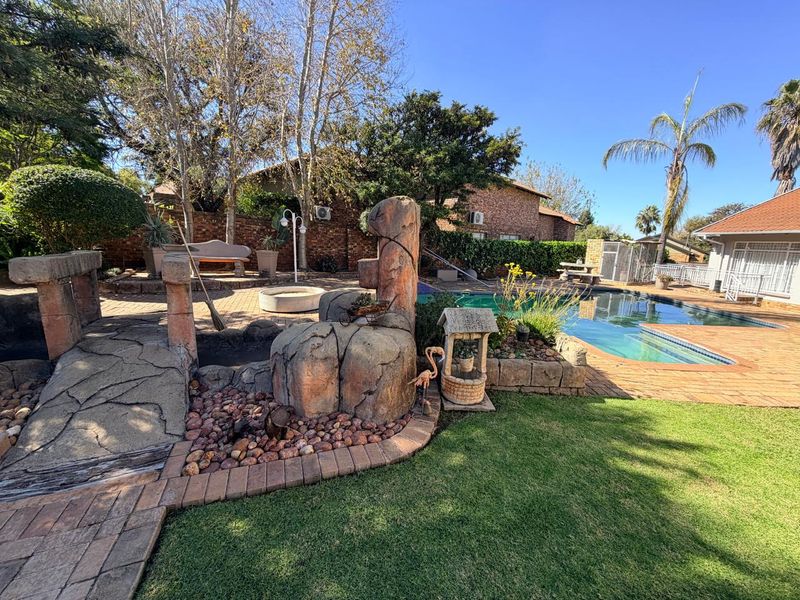 Prime Wilkoppies Family Home with Pool and Garden - Photo 4
