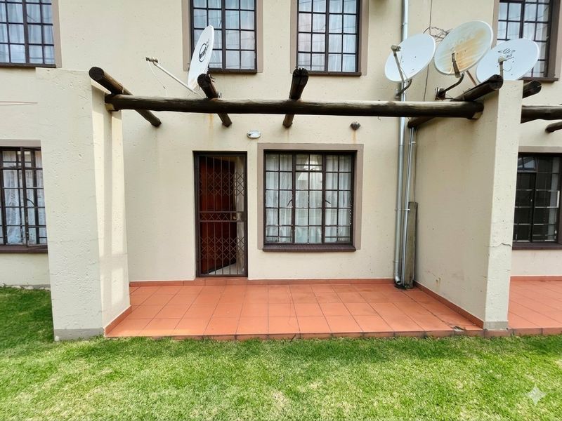 Chic, Modern & Ready to Impress - Photo 2