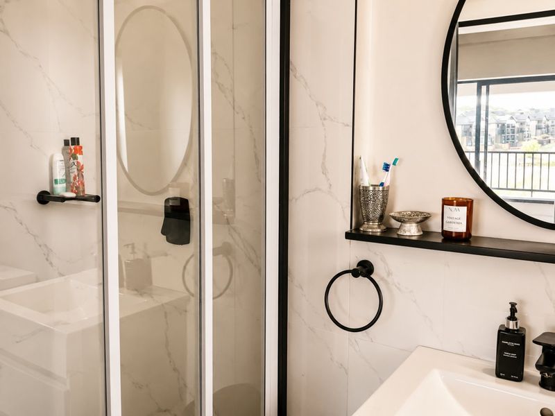 1-Bedroom Sunny Waterfall Apartment with secure efficiency - Photo 8