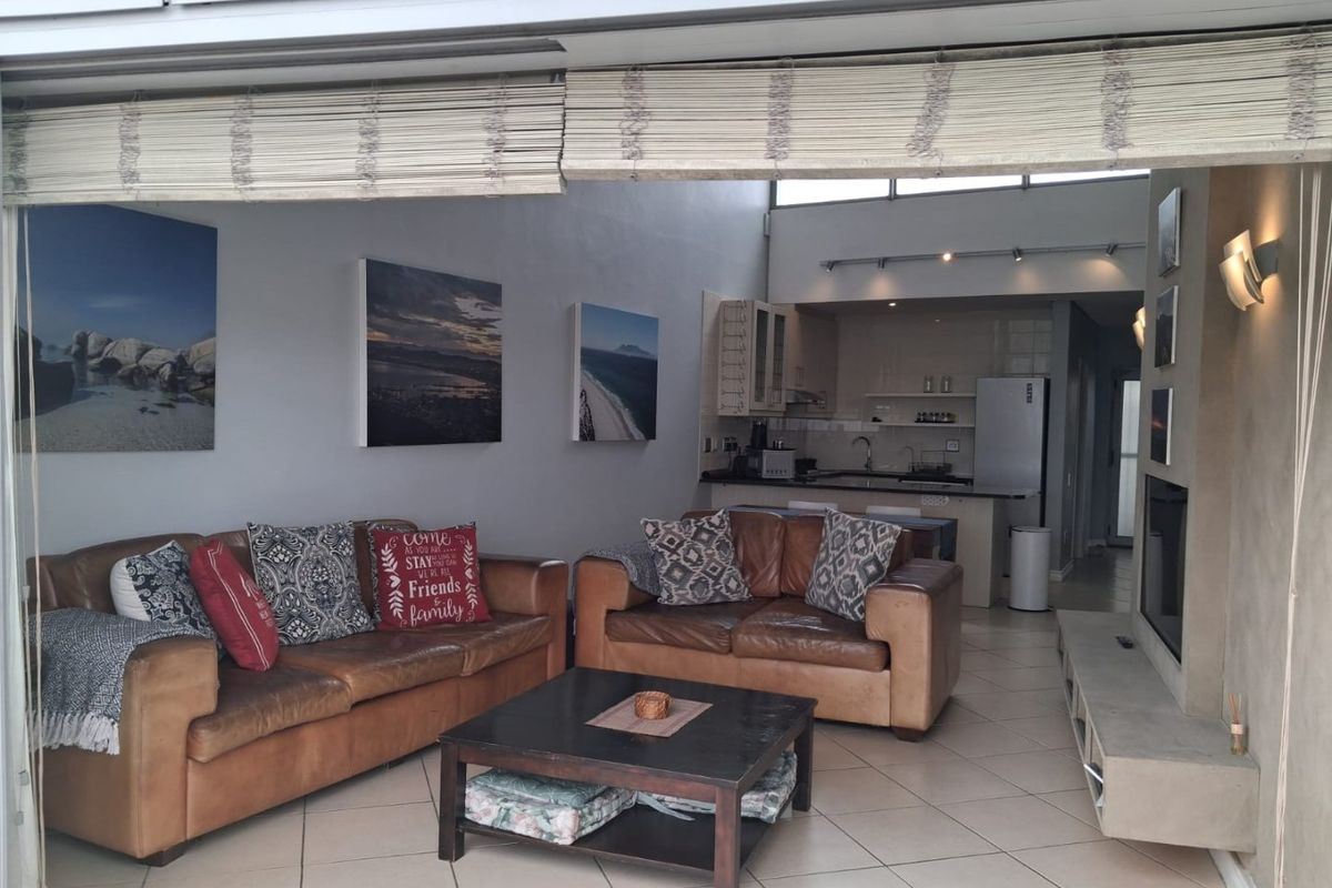 Stunning Spacious Apartment! - Photo 4