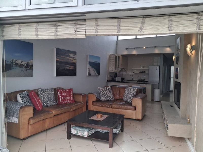 Stunning Spacious Apartment! - Photo 4