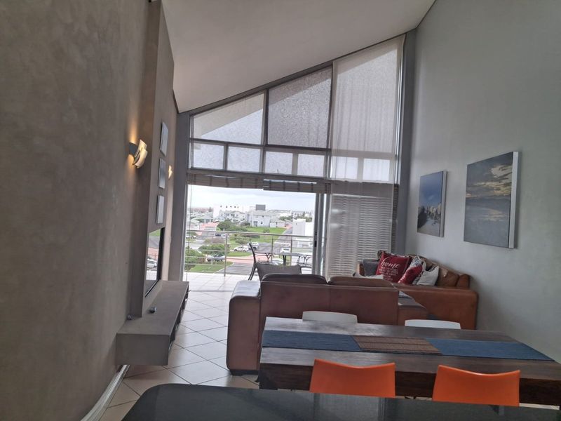 Stunning Spacious Apartment! - Photo 2