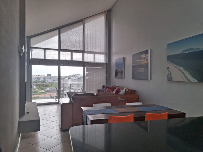 Stunning Spacious Apartment! - Photo 1