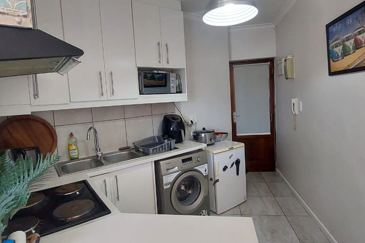 Make this house your home today! - Photo 3
