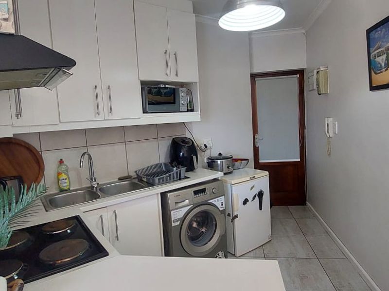 Make this house your home today! - Photo 3