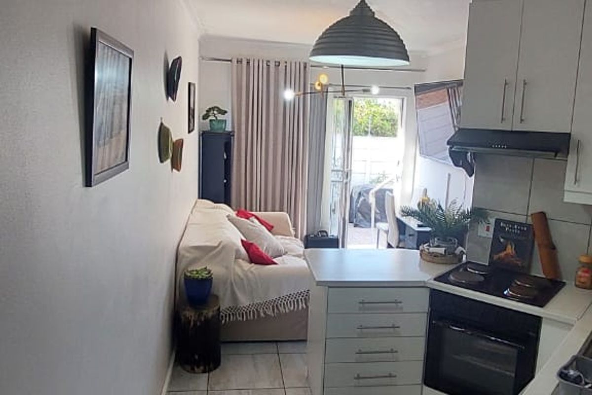 Make this house your home today! - Photo 5