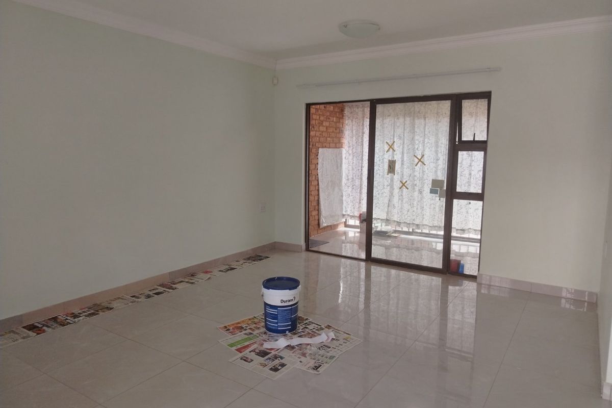 LARGE GARDEN FLAT... MODERN SPACIOUS TWO BEDROOM, TWO BATHROOM  - Photo 4