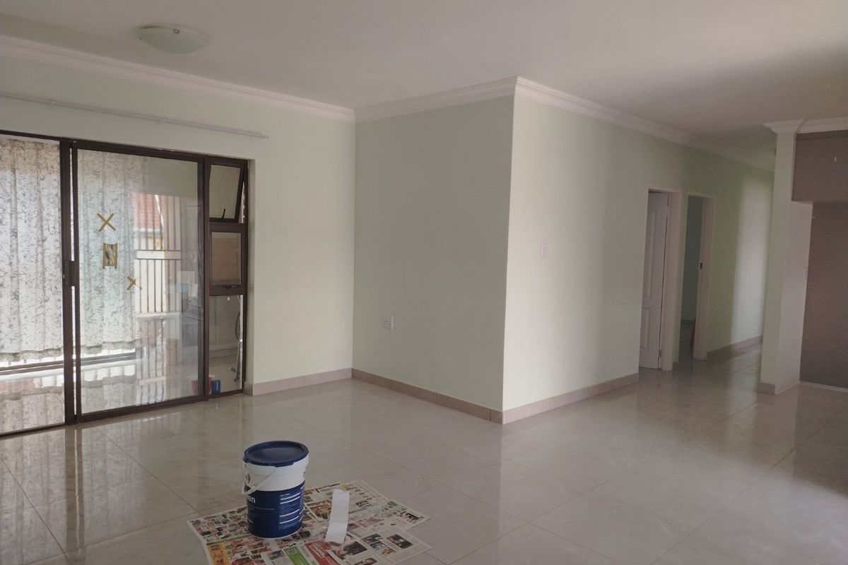 LARGE GARDEN FLAT... MODERN SPACIOUS TWO BEDROOM, TWO BATHROOM  - Photo 3