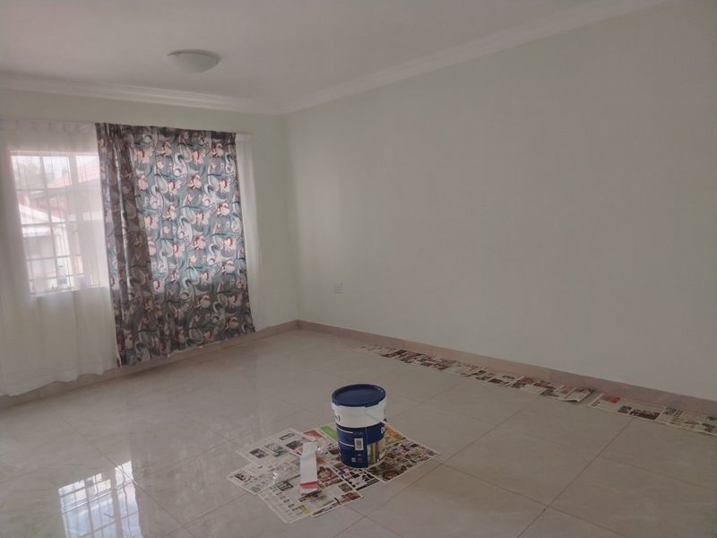 LARGE GARDEN FLAT... MODERN SPACIOUS TWO BEDROOM, TWO BATHROOM  - Photo 5