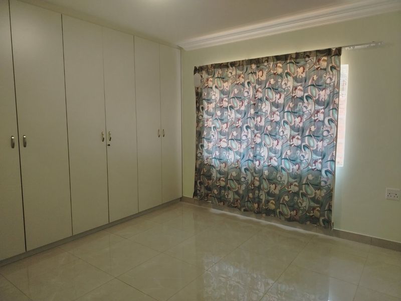 LARGE GARDEN FLAT... MODERN SPACIOUS TWO BEDROOM, TWO BATHROOM  - Photo 6