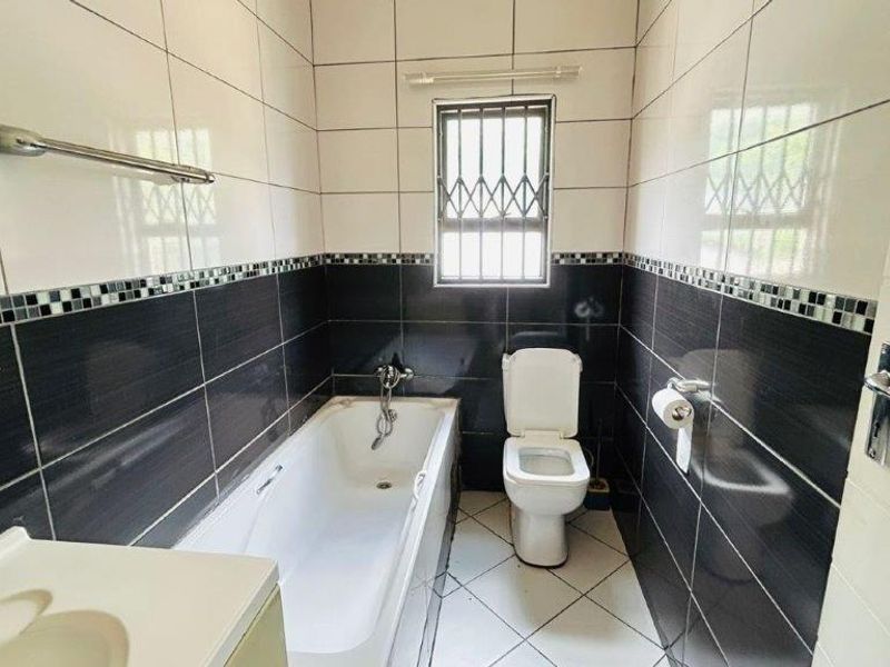 Spacious Capital Park Home Consisting of 4 Homes &  Flatlets  - Photo 4