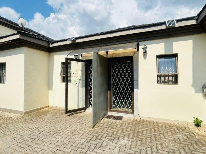 Spacious Capital Park Home Consisting of 4 Homes &  Flatlets  - Photo 10