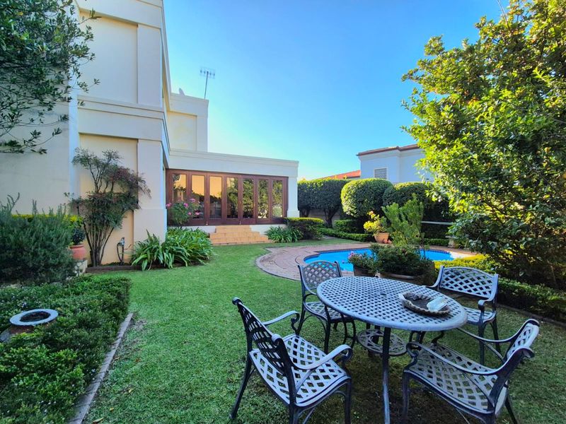 Elegant French-Inspired Family Residence in Prestigious Woodhill Golf Estate - Photo 7