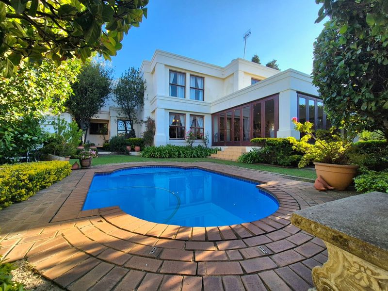 Elegant French-Inspired Family Residence in Prestigious Woodhill Golf Estate - Photo 6