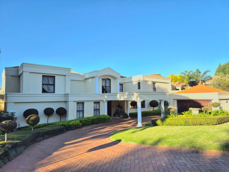 Elegant French-Inspired Family Residence in Prestigious Woodhill Golf Estate - Photo 1