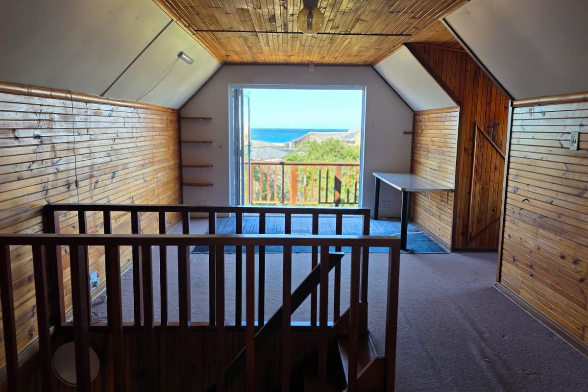 Stylish Family Home with Ocean Views and Granny Flat - Photo 3