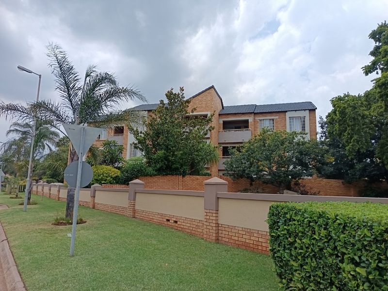 Lovely Ground-Floor Unit in Secure Estate – Ideal Investment or Starter Home - Photo 1