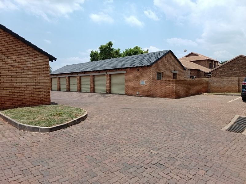 Lovely Ground-Floor Unit in Secure Estate – Ideal Investment or Starter Home - Photo 10