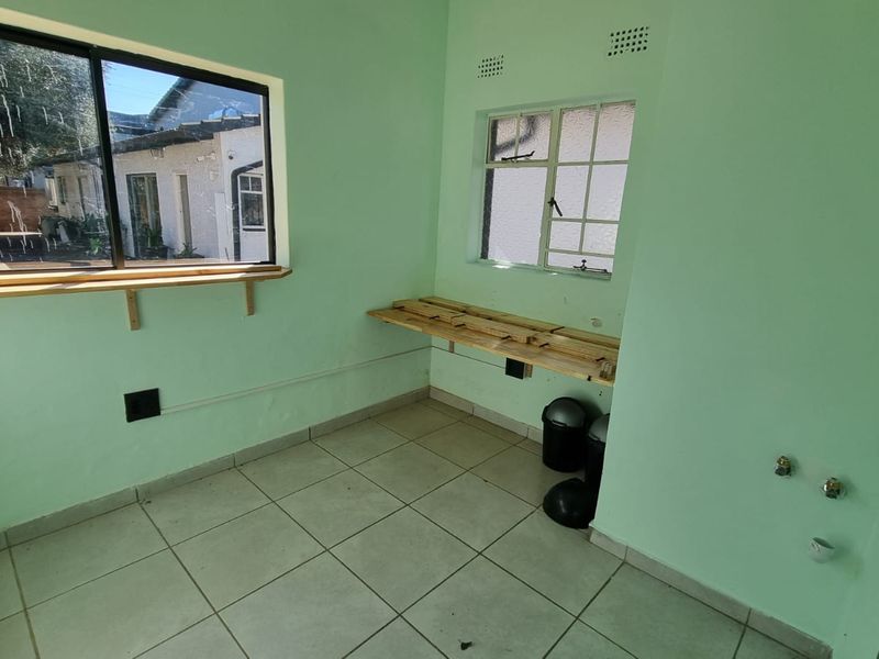 Small office for rent - Photo 6