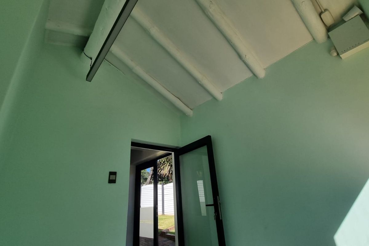 Small office for rent - Photo 5