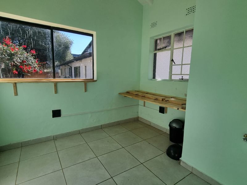 Small office for rent - Photo 3
