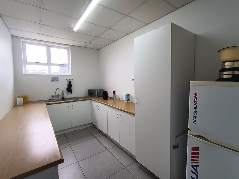 Prime Commercial Office Space To Rent  - Photo 8