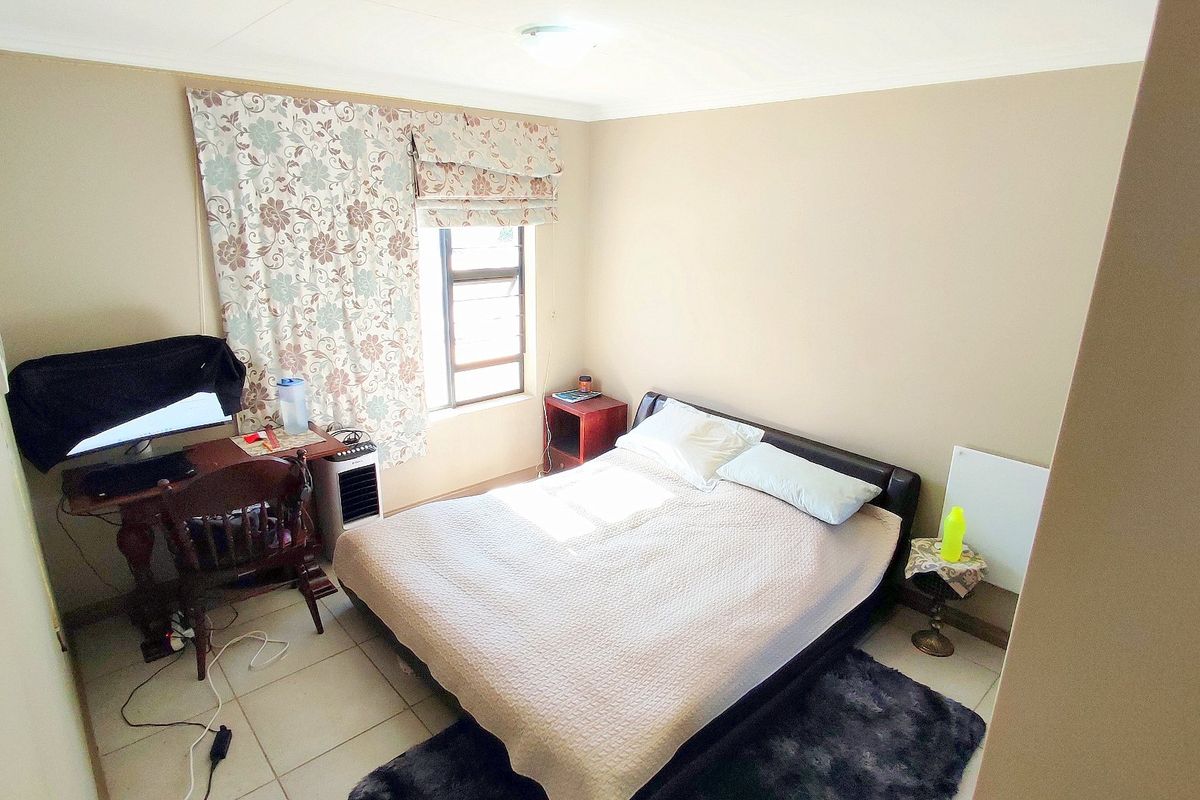 Beautiful 3 Bedroom Family Home in The Hudson @ Amberfield City - Photo 2