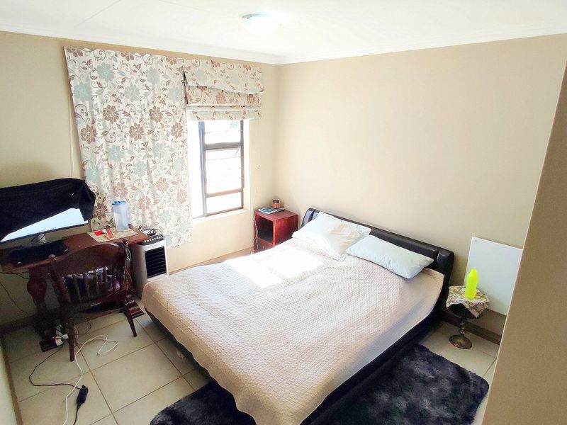 Beautiful 3 Bedroom Family Home in The Hudson @ Amberfield City - Photo 2
