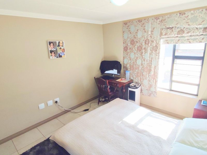 Beautiful 3 Bedroom Family Home in The Hudson @ Amberfield City - Photo 5