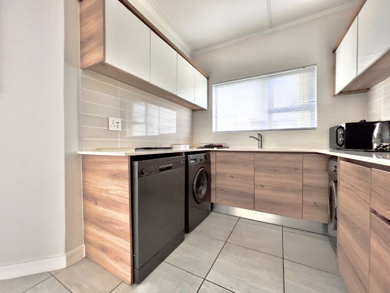 3 Bedroom 2 Bathroom Ground Floor For Rent - Photo 2