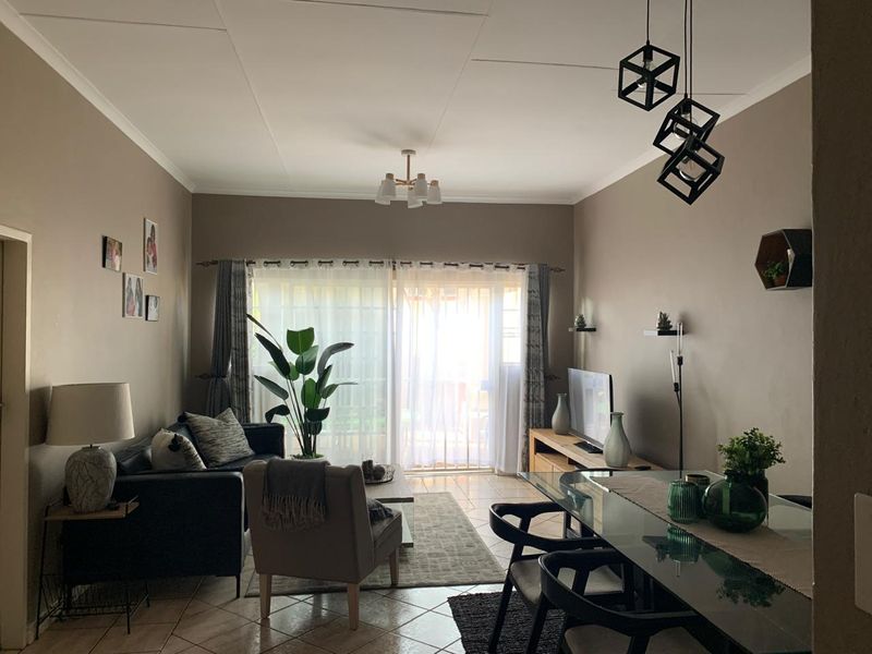 Family friendly townhouse in Faerie Glen vibe - Photo 2