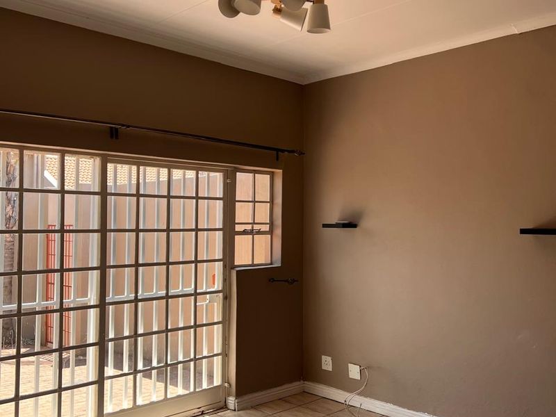 Family friendly townhouse in Faerie Glen vibe - Photo 3