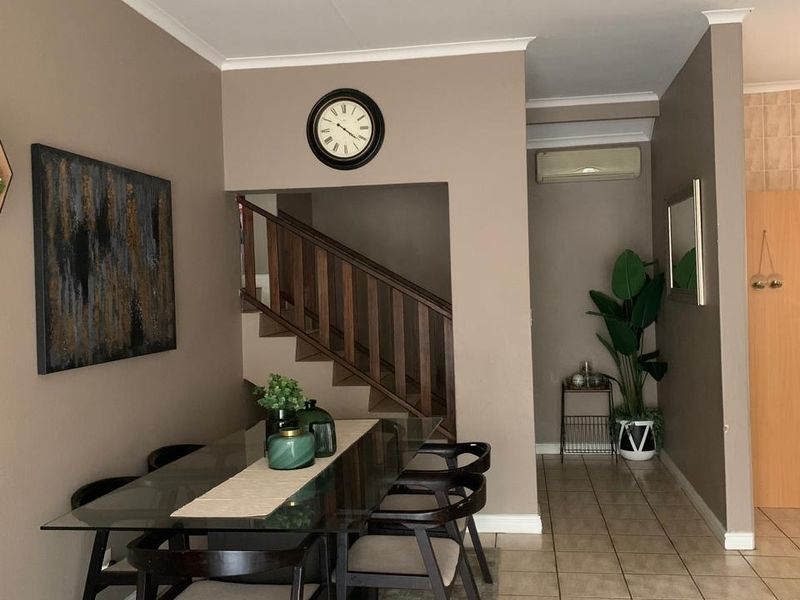 Family friendly townhouse in Faerie Glen vibe - Photo 5