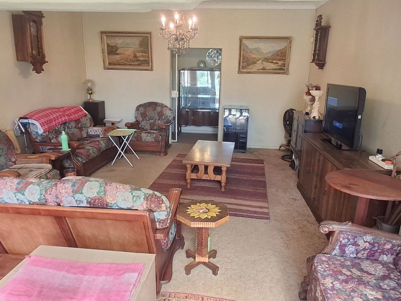 NEAT 3 BED FOR SALE IN PRETORIA GARDENS - Photo 4