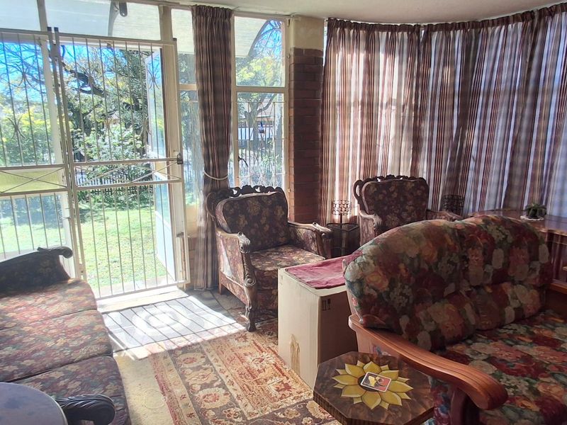 NEAT 3 BED FOR SALE IN PRETORIA GARDENS - Photo 6