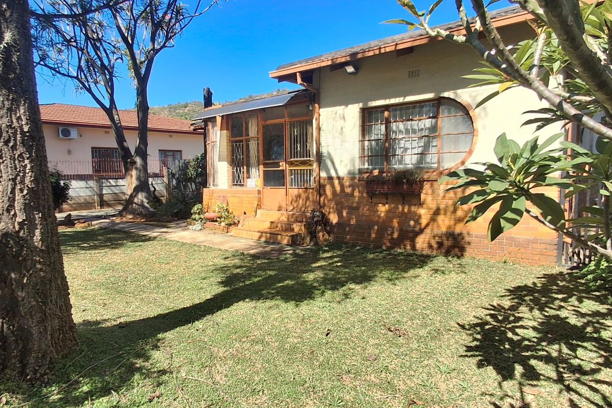 NEAT 3 BED FOR SALE IN PRETORIA GARDENS - Photo 2