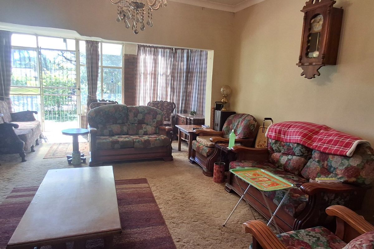 NEAT 3 BED FOR SALE IN PRETORIA GARDENS - Photo 5