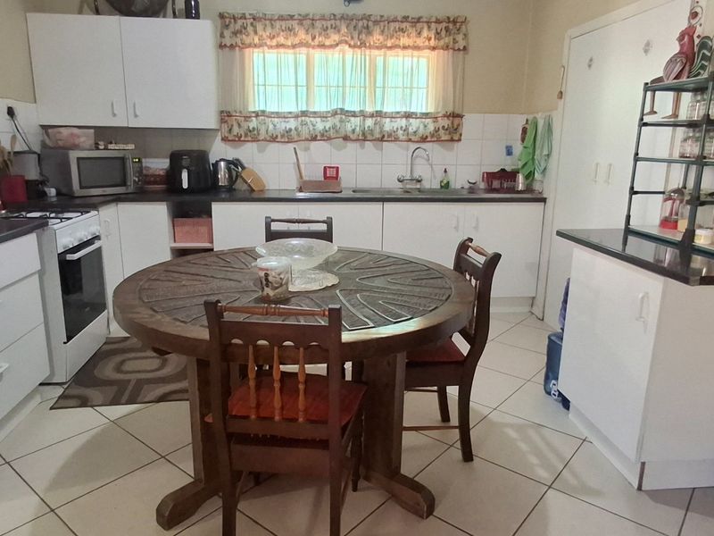 NEAT 3 BED FOR SALE IN PRETORIA GARDENS - Photo 10