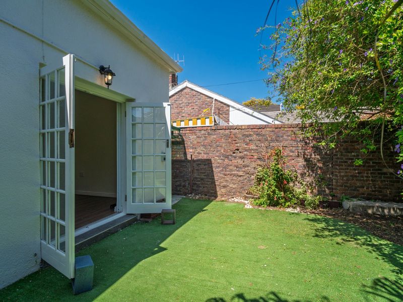 Refined 2-Bedroom Home with North-West facing garden for Rent - Photo 4