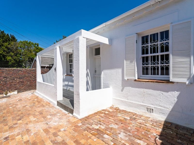 Refined 2-Bedroom Home with North-West facing garden for Rent - Photo 1
