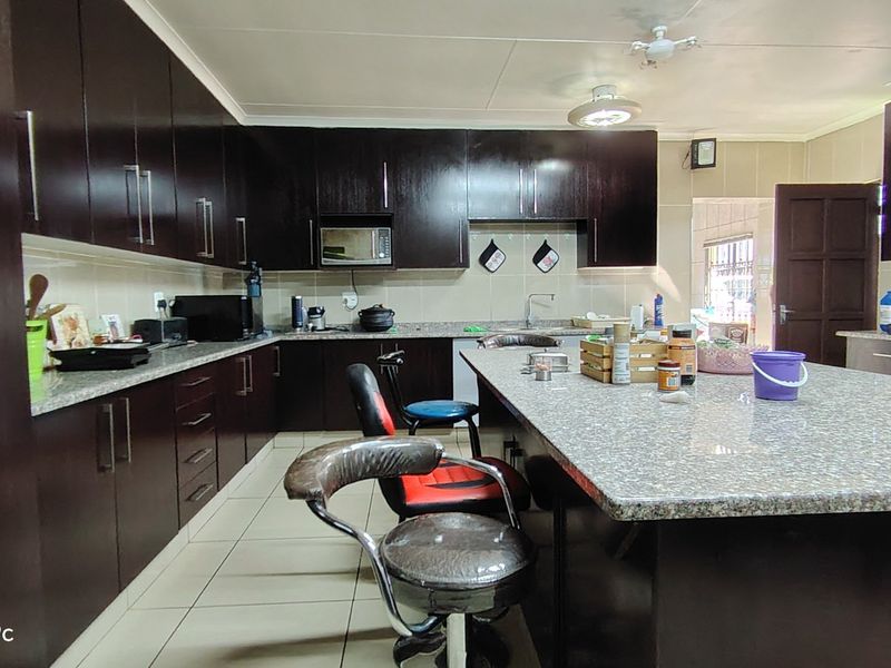 Expansive Smallholding with Endless Potential in Homelands. - Photo 9
