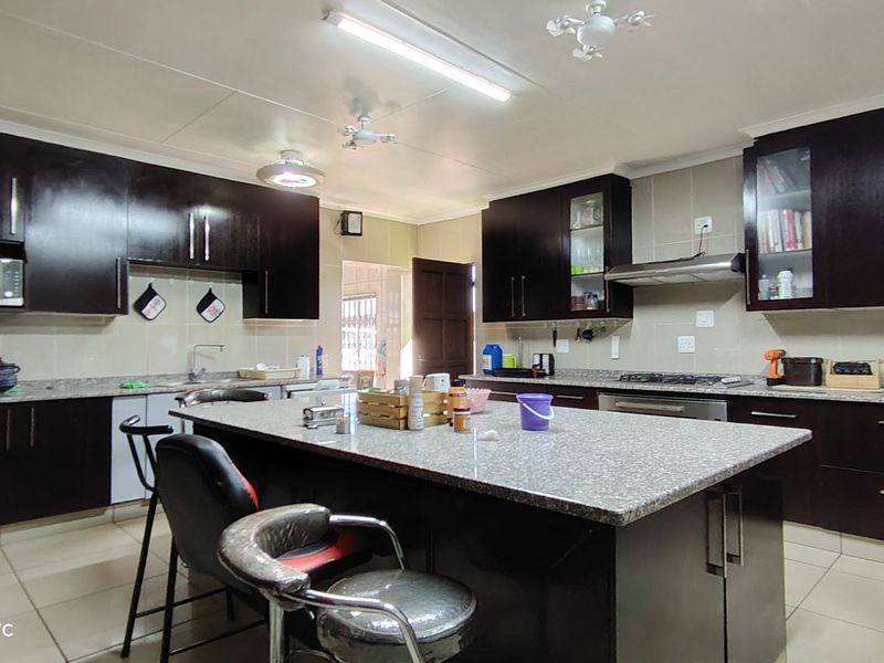 Expansive Smallholding with Endless Potential in Homelands. - Photo 10