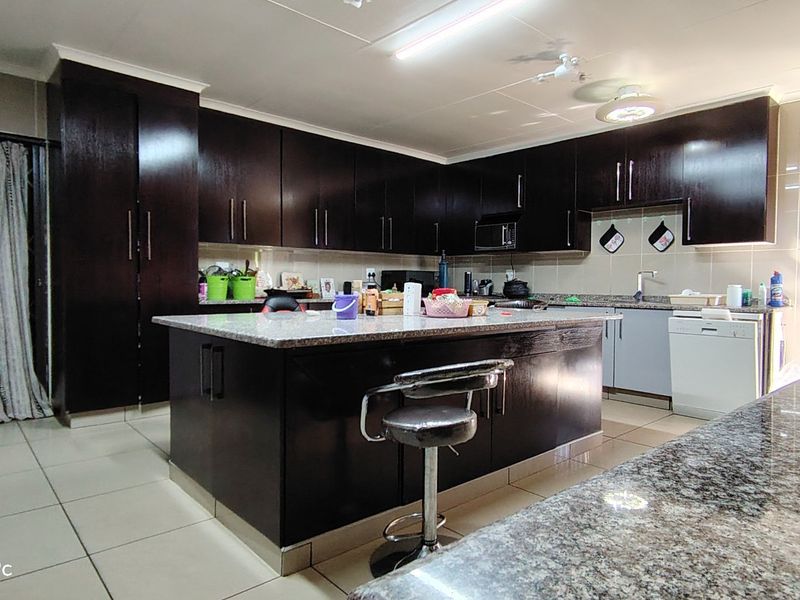 Expansive Smallholding with Endless Potential in Homelands. - Photo 6